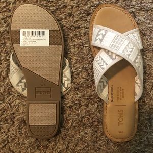 NWT Toms Sandals